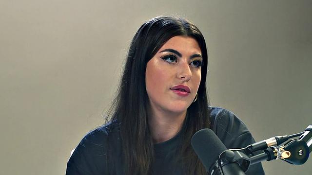 Hairy solo amateur babe rubs pussy after casting