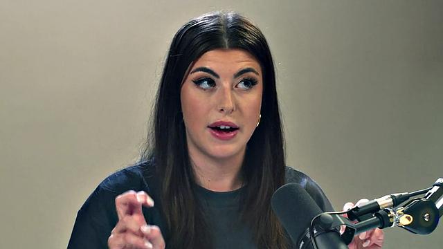 Hairy solo amateur babe rubs pussy after casting