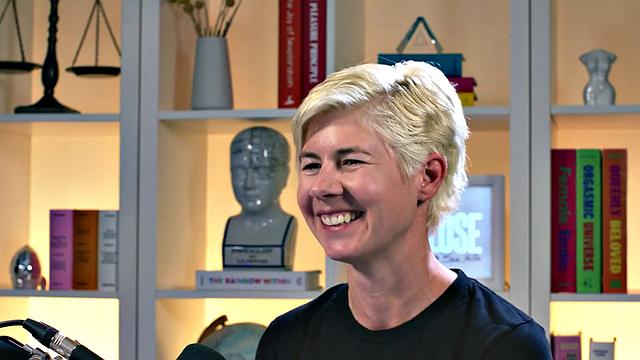 Hairy solo amateur babe rubs pussy after casting