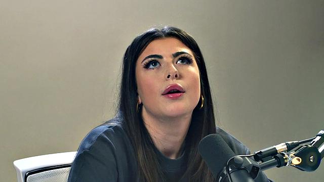 Hairy solo amateur babe rubs pussy after casting