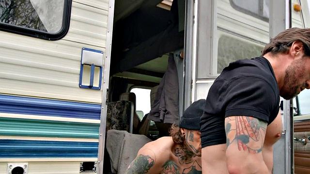 Татуированный красавец в повязке получает жёстко в авто и по-собачьи