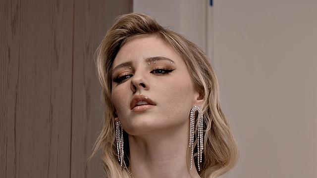 Sexy Blonde Melody Marks Fucked And Filled