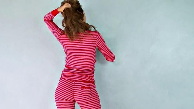 Еуфрат срывает пижаму и умоляет о жёстком сексе