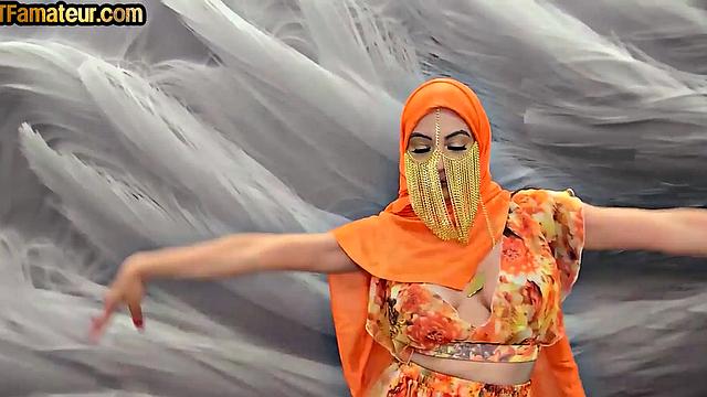 Arab hijab amateur pussynailed in passionate POV