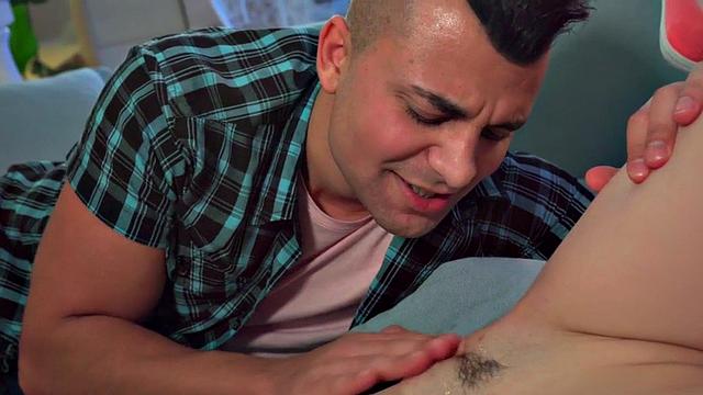 Сексуальная малышка в белье скачет на члене и сжимает тугую киску