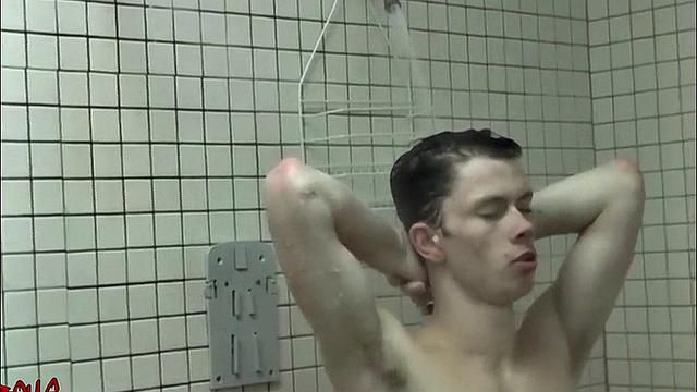 Сквирт и сперма в душе - Axel Johnson