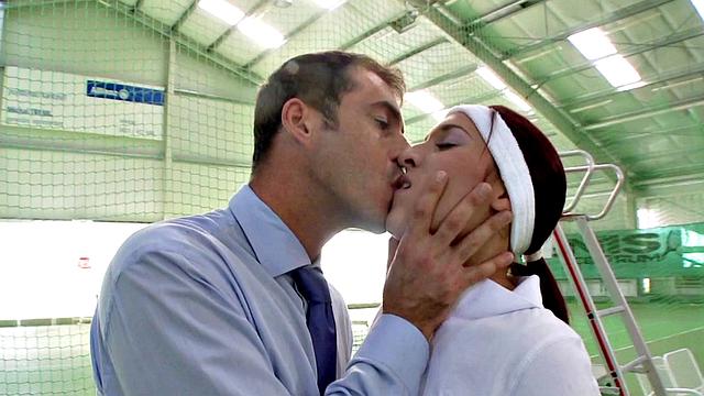 MILF Lea Magic Threesome After Tennis