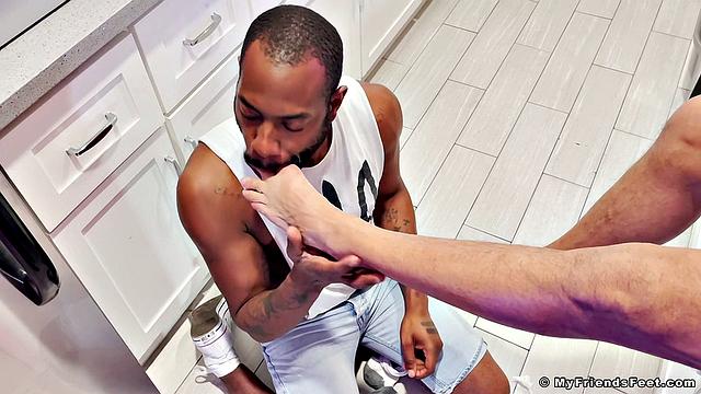 Поклонение ногам и носкам - Цезарь