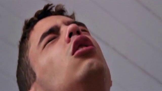 Алваро Лима, Бруно Алмейда и Эстевам Лобо жарко трахаются втроём в душе