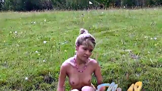 Masturbating teen Ellie goes solo