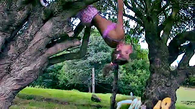 Masturbating teen Ellie goes solo