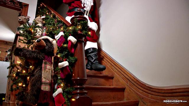 Санта Рикки валит мощную порцию прямо на стол