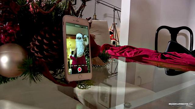 Santa Ricky Spews His Gift On The Table - Maskurbate