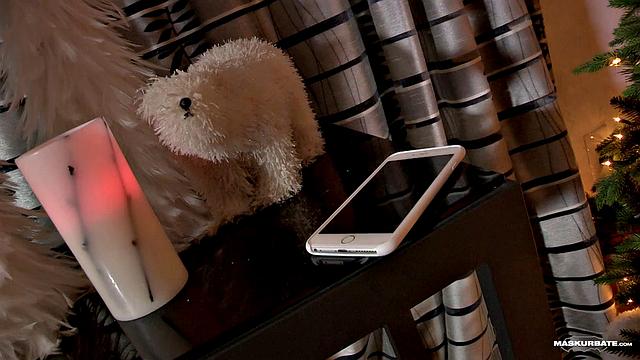 Santa Ricky Spews His Gift On The Table - Maskurbate