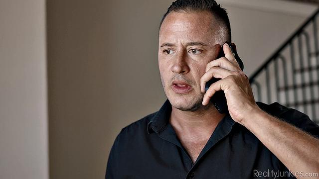 Елизавет Скайлар скачет на члене Дэнни Маунтина, каблуки выдержали этот марафон иронии и страсти.