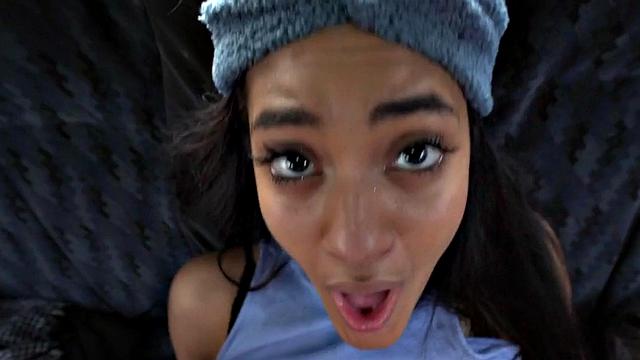 Real babe fucked in backseat for free taxi ride