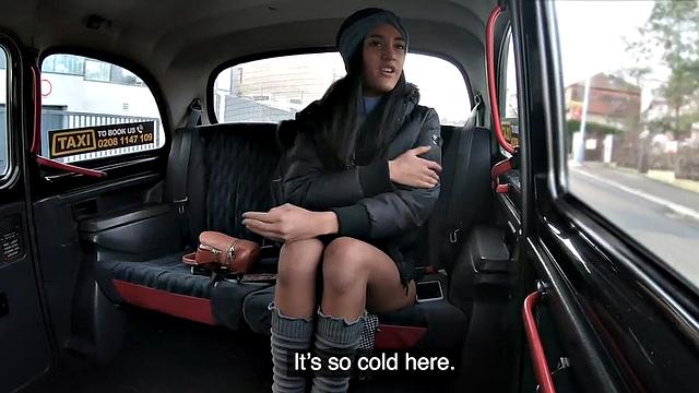 Real babe fucked in backseat for free taxi ride