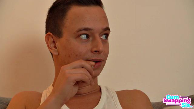 сводная сестра зовёт подругу-соревнование по глотанию спермы