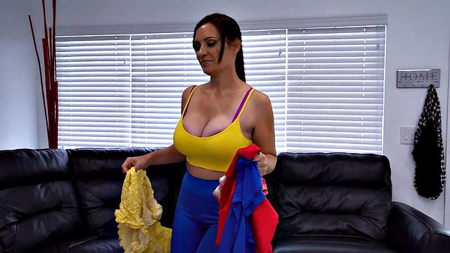 Sensational maid loves fucking in pussy after sucking