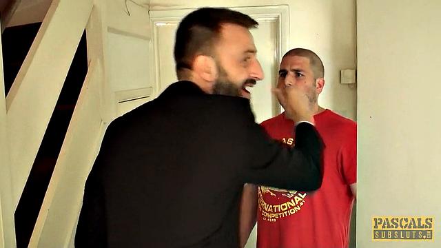 Рокси Мэй орет и заливает все сквиртом, пока Паскаль яростно трахает на глазах у мужа