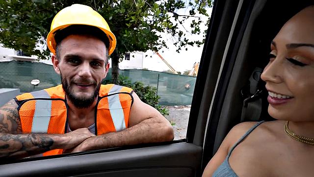 Типа гетеро, а сам драл папочку в зад прямо в фургоне