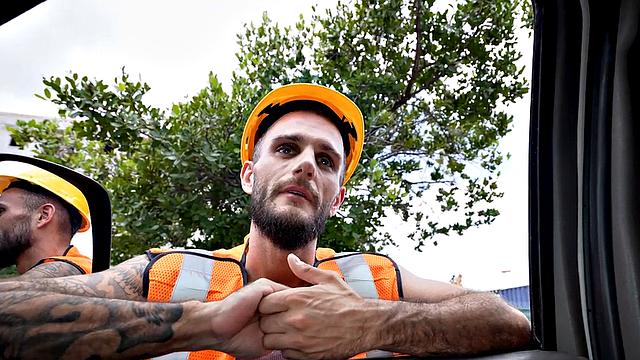 Straight worker fucks daddy ass in public van outdoor