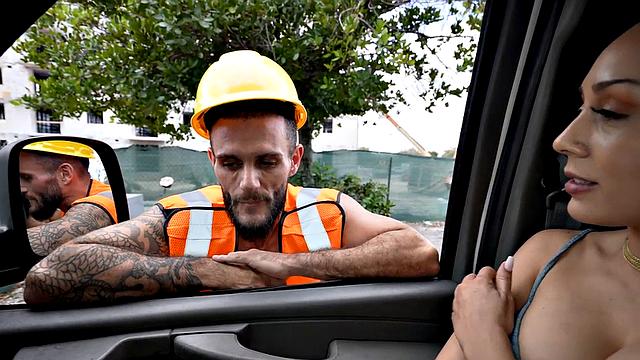 Типа гетеро, а сам драл папочку в зад прямо в фургоне