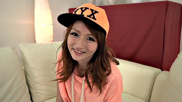 Реон Отова после минета решила, что лимит шалостей на сегодня не ограничен.