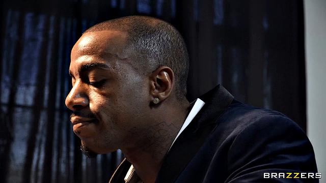 Эбони Мистик учит сквирту на съёмке, Порша Каррера в деле, к ним присоединяется Mazee для мокрого тройничка, вода льётся рекой и ни одного сухого зрителя не осталось!