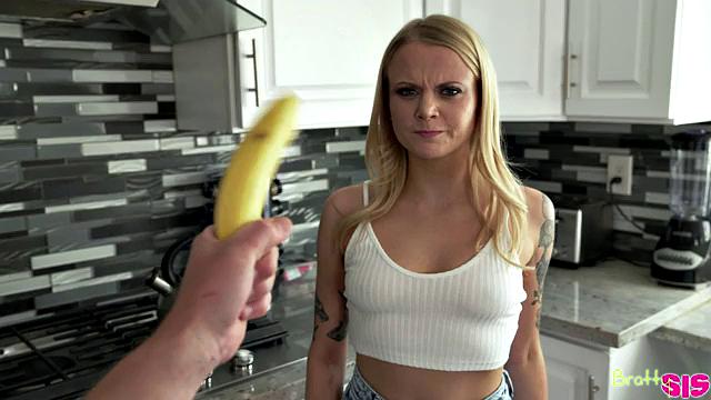 Giving My Step Sister The Finger - S18:E4