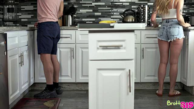 Giving My Step Sister The Finger - S18:E4