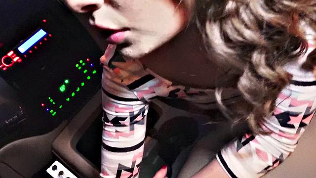 Kimmy Gives Good Road Head in POV car action