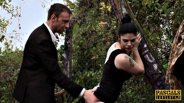 lucia love трахается на улице на глазах у всех