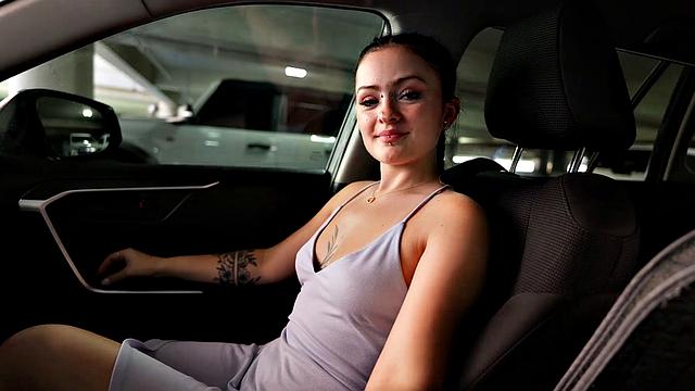 Eager Chick Gets the Vegas Experience