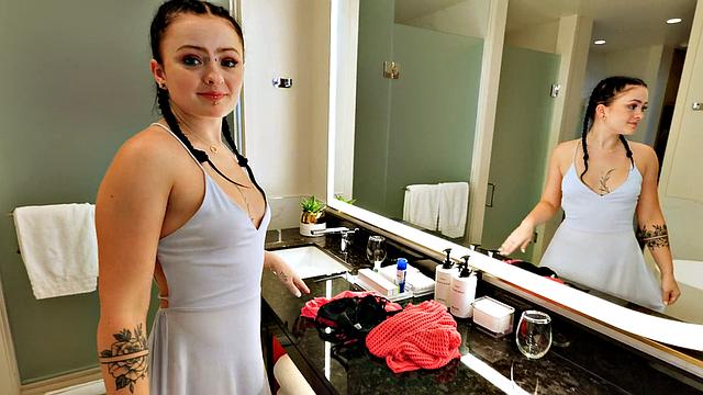 Eager Chick Gets the Vegas Experience