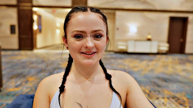 Eager Chick Gets the Vegas Experience