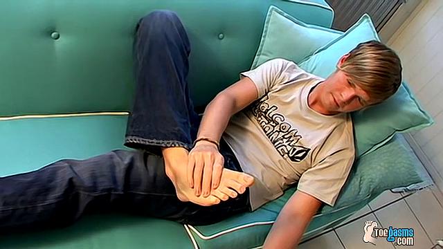 Adorable Colby Ejaculates on His Own - Colby Bonds
