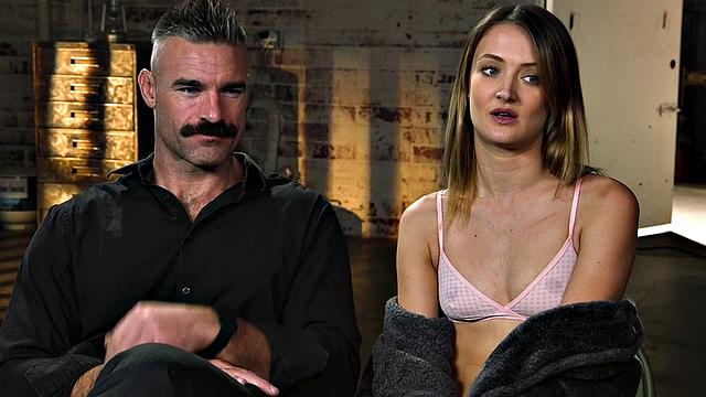 послушная брюнетка в чулках получает плётку и жёстко трахается