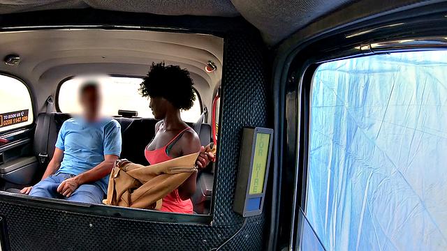 Зааваади вовсю крутит аферу - вместо денег даёт свою попку