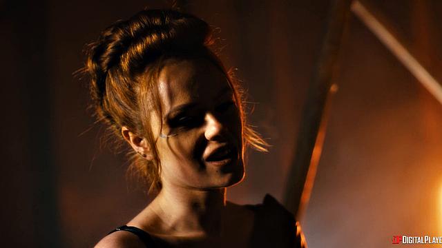 Пиратская шлюха и подруга трахаются с бандитом и новым любовником на космическом корабле, пока мужики вылизывают киску капитанше по очереди.