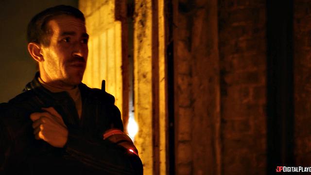 Пиратская шлюха и подруга трахаются с бандитом и новым любовником на космическом корабле, пока мужики вылизывают киску капитанше по очереди.