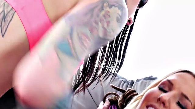 Dom TS fucks anal MILF in TS 3some with barebacked Tgirl