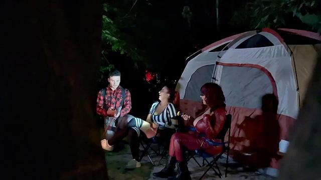 Amateur nympho babes got pussies pounded outdoor