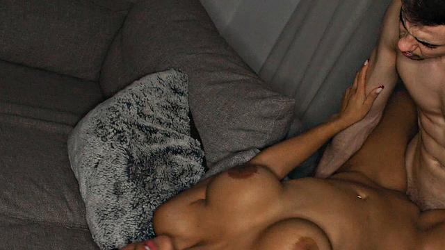 Катерина Найт находит свой чёрный пятничный кайф - сразу два друга без сдачи