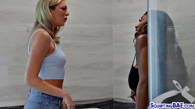 Тройничок с сочной эбони и мощным сквиртом