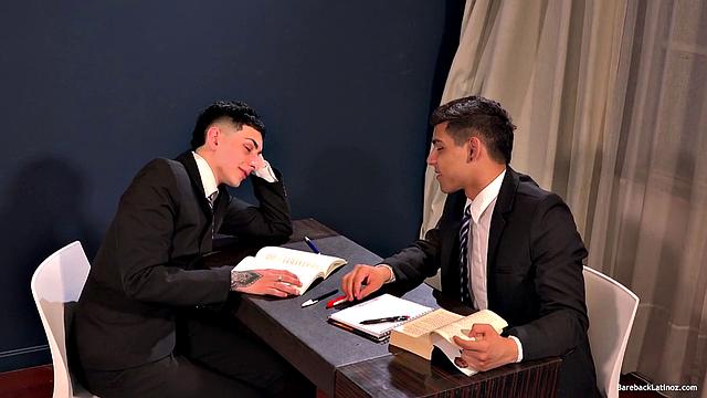 Феликс вылизывает Илхану жопу и жестко его трахает