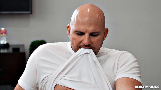 Dancing her way to pleasure