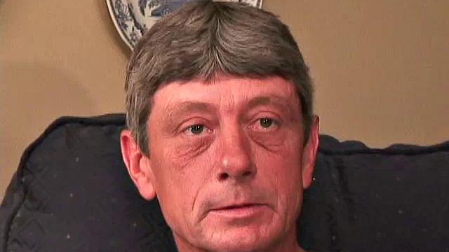 Билли дрочит с кайфом и мощно кончает