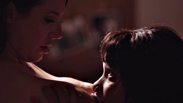 Ebony les babe pussylicked by busty MILF in her office