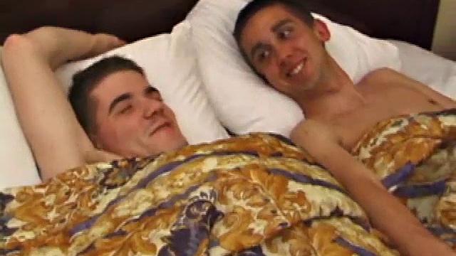 Чад и Тимми дрочат рядом и доводят друг друга до края